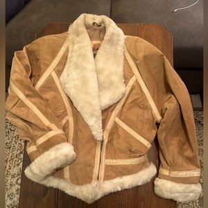 Woman’s vintage Wilson’s Adventure Bound leather jacket w/faux fur, size- medium